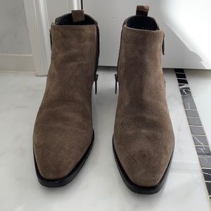 Aquatalia booties, size 8.